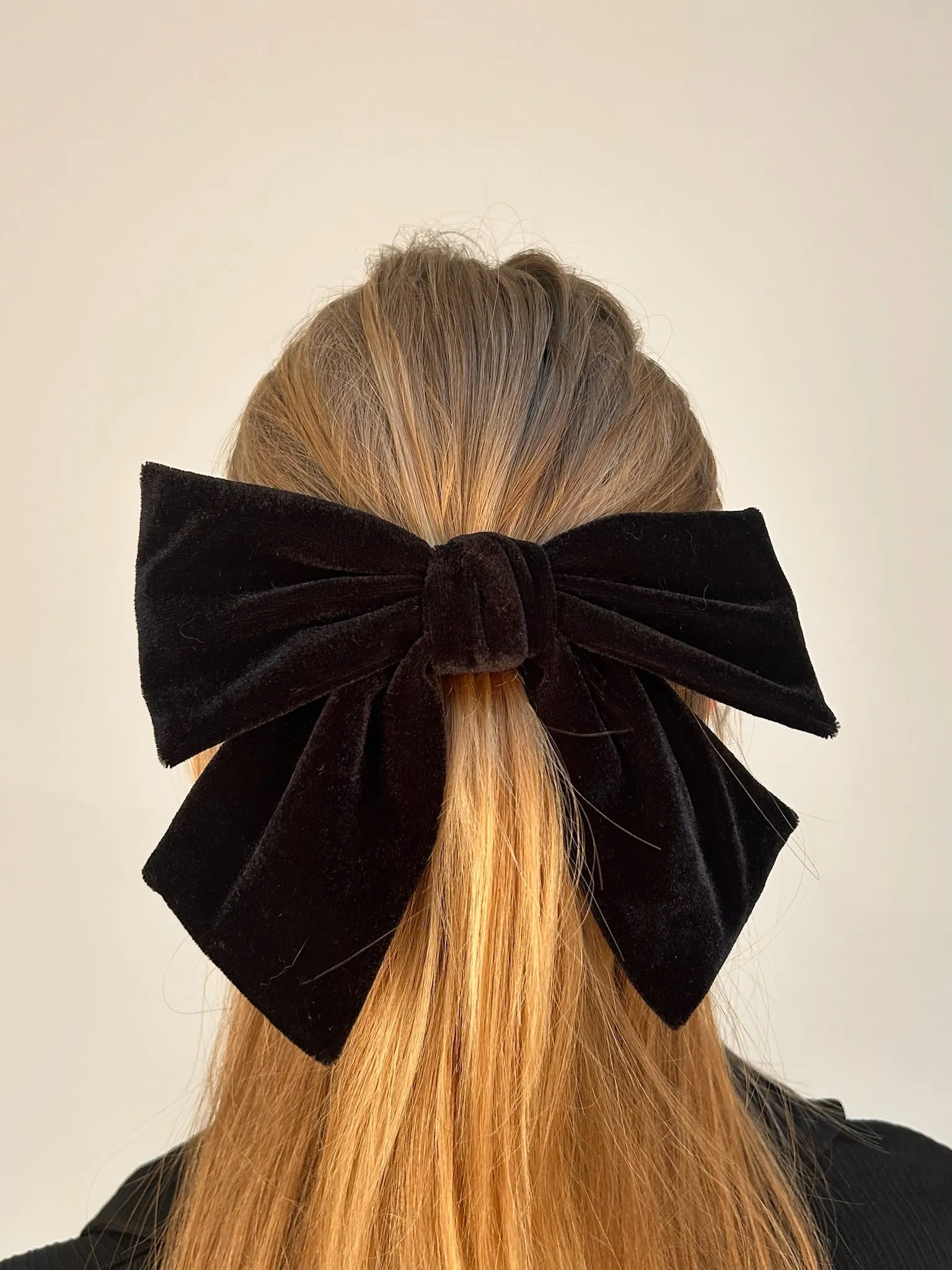 Big Velvet Bow Clip Corinne