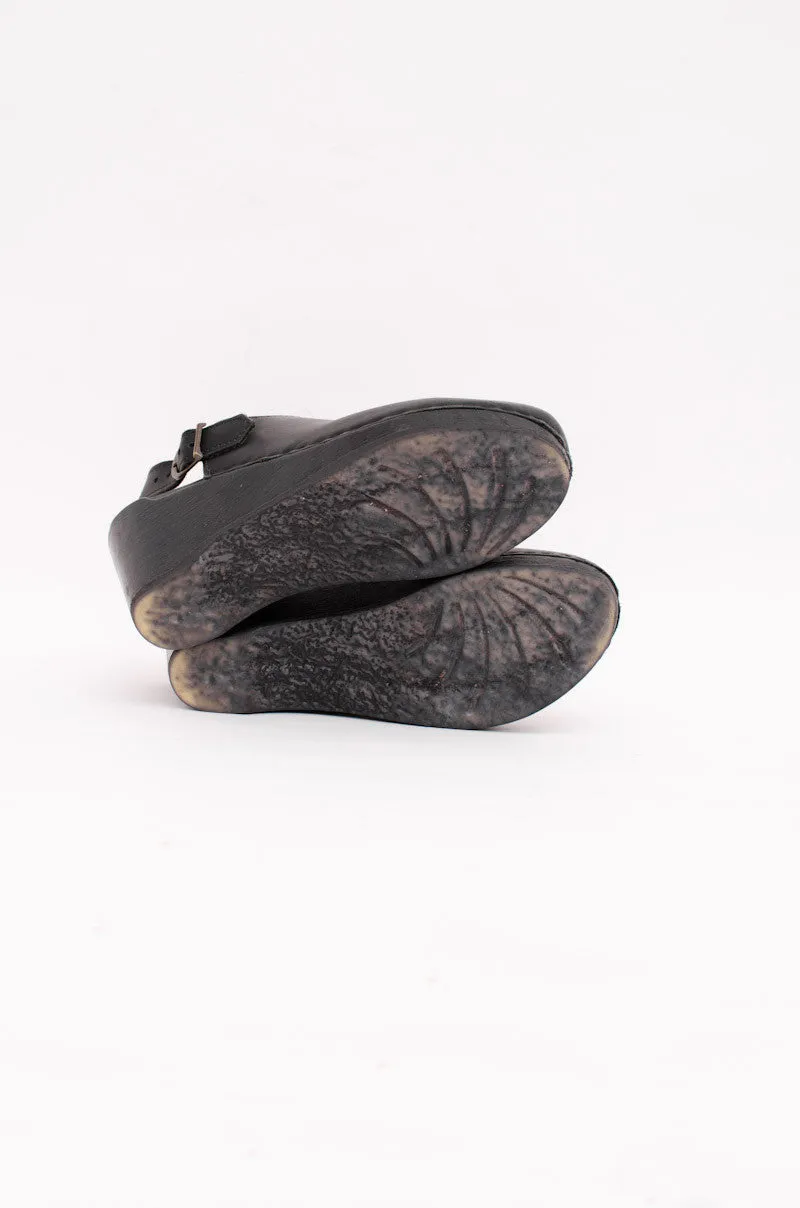 BLACK LEATHER CLOGS