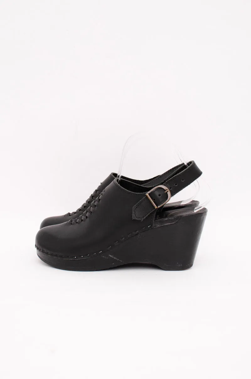 BLACK LEATHER CLOGS