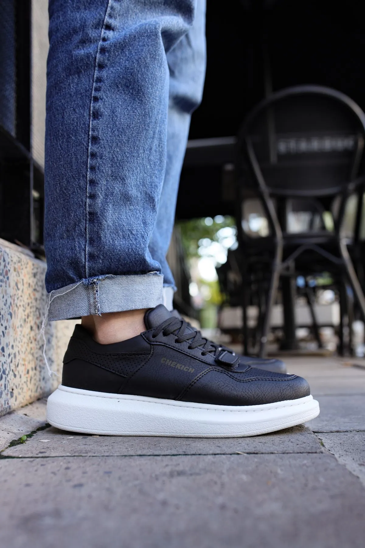 Black Sneaker CH073