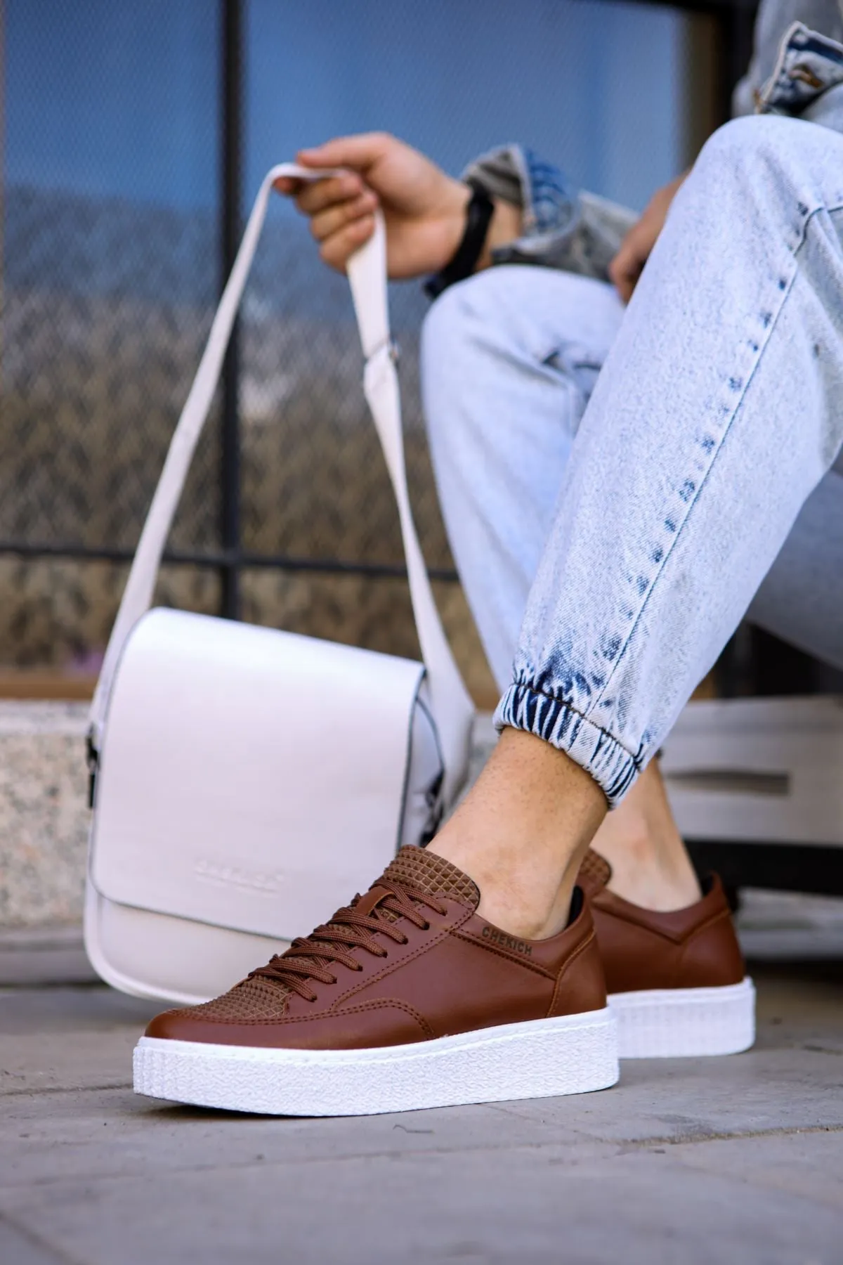 Brown Sneaker CH017