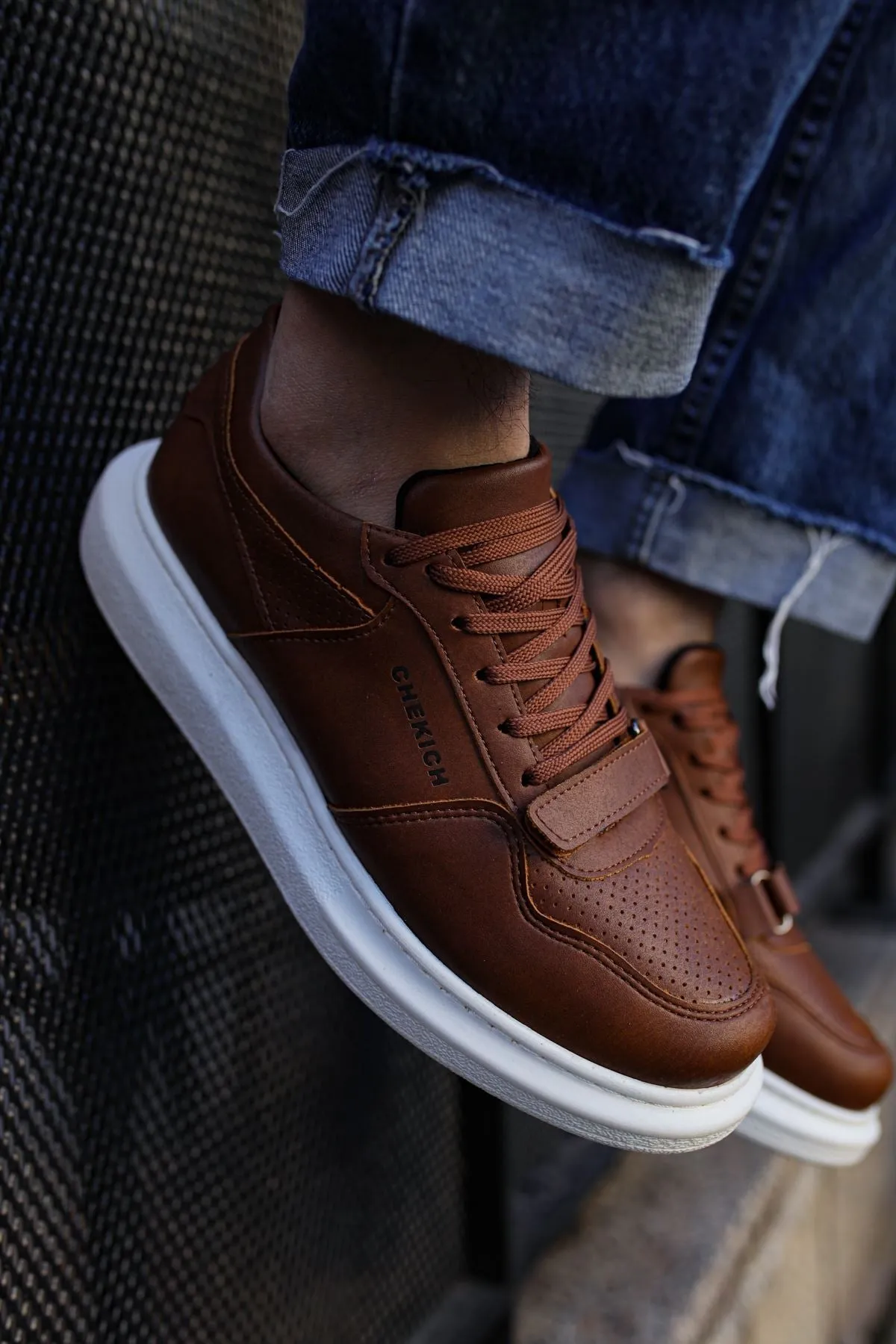 Brown Sneaker CH073