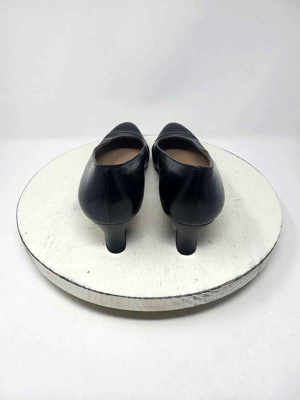 Ferragamo Size 9.5 AAA Black Pumps Narrow