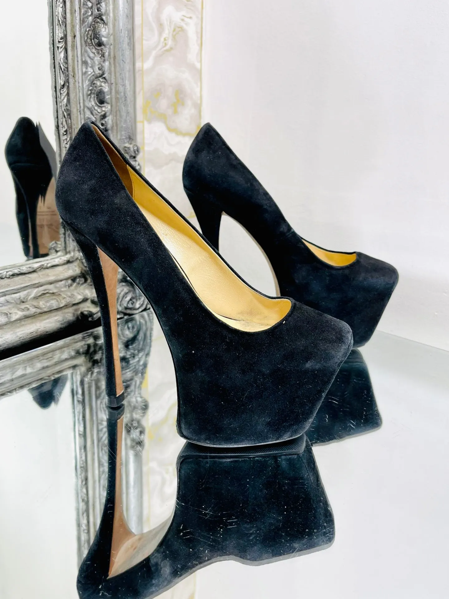 Giuseppe Zanotti Suede Platform Heels. Size 35