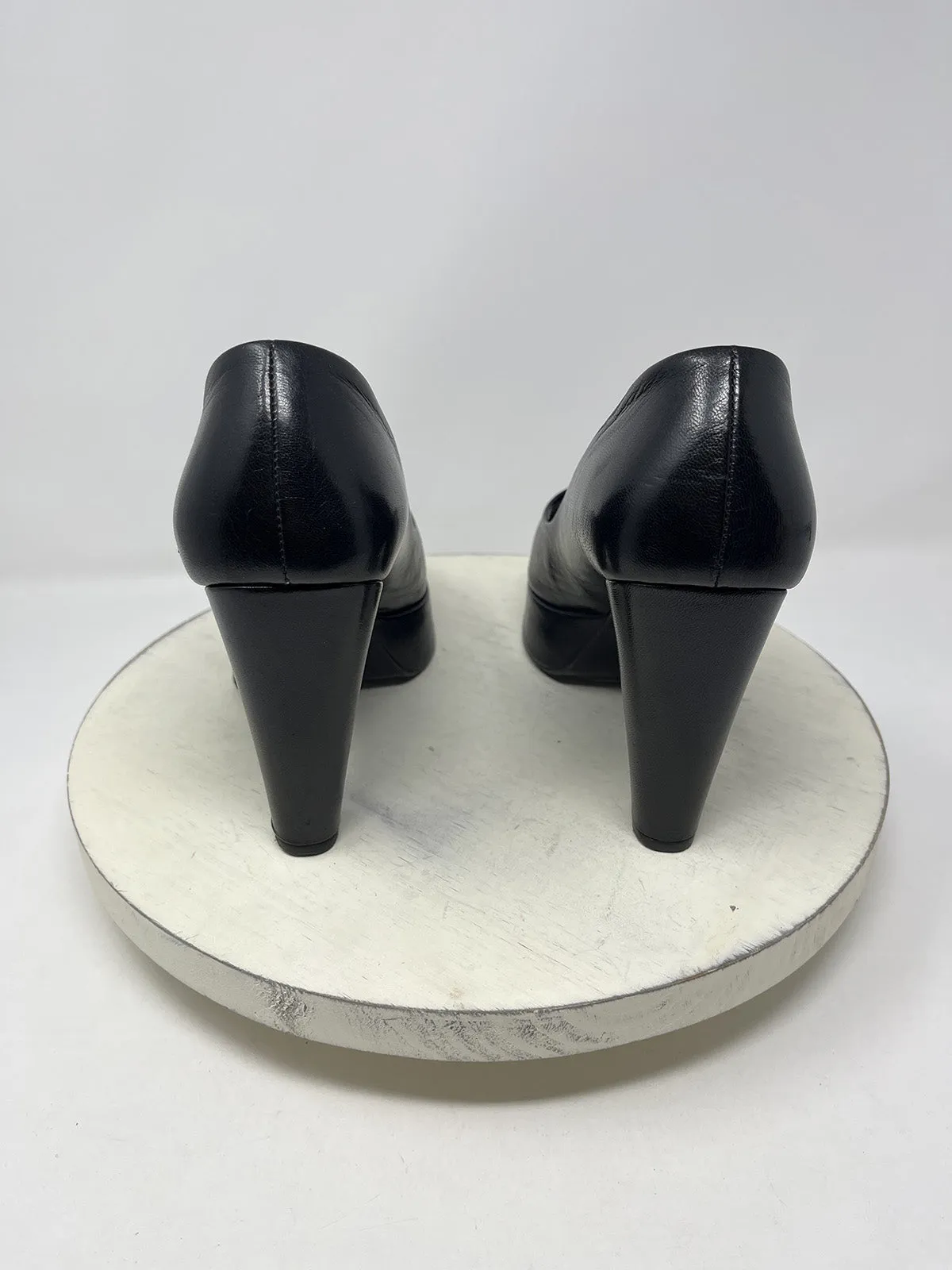 Miu Miu Size 9 Black Leather Pumps