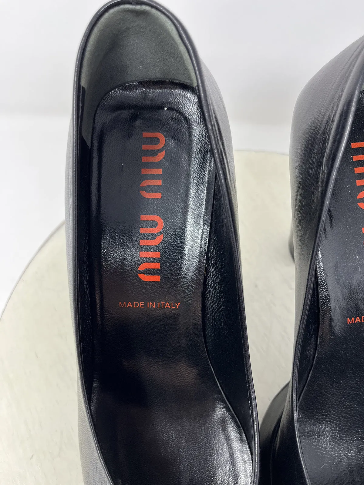 Miu Miu Size 9 Black Leather Pumps