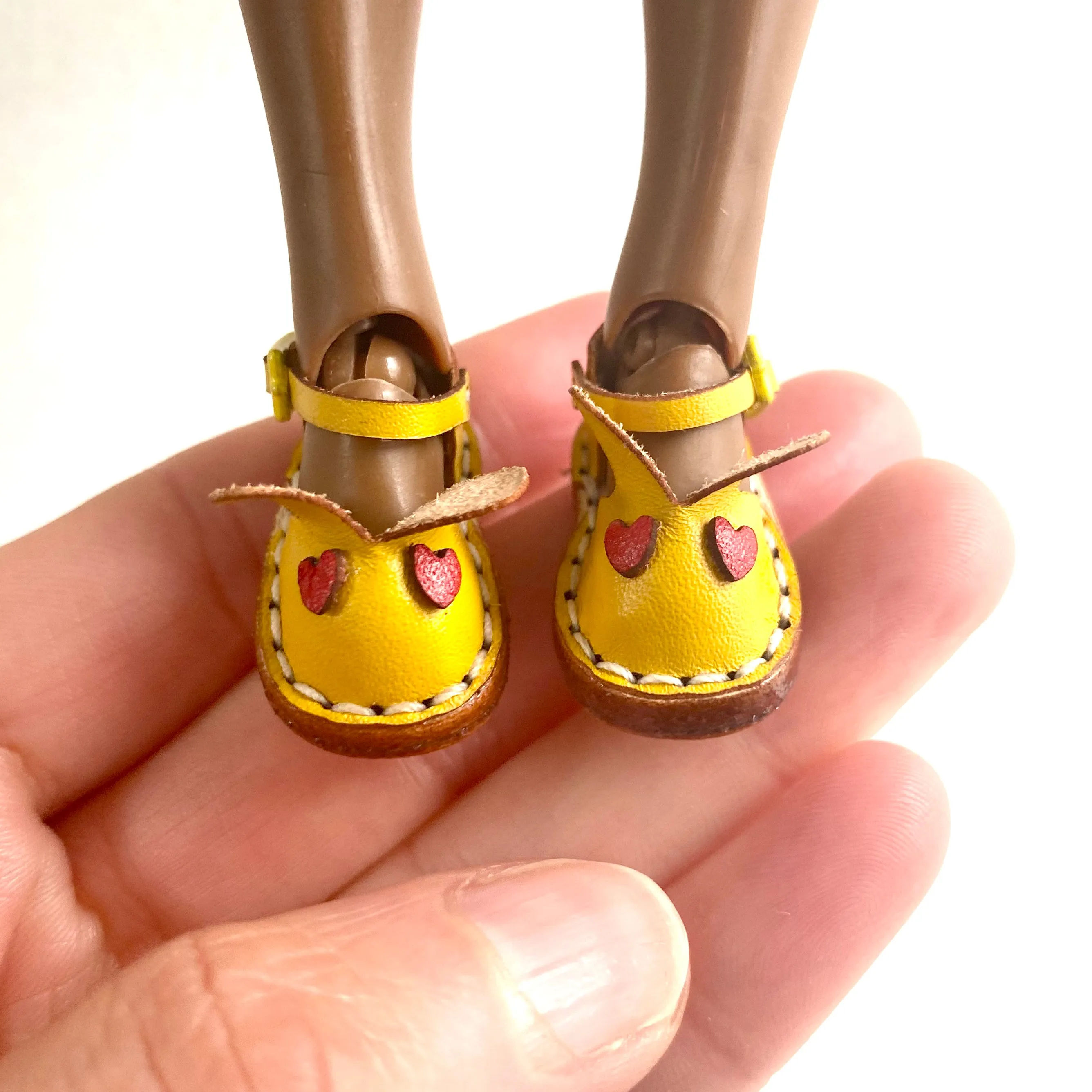 Tiny leather doll shoes yellow Loveheart Bunny Blythe doll