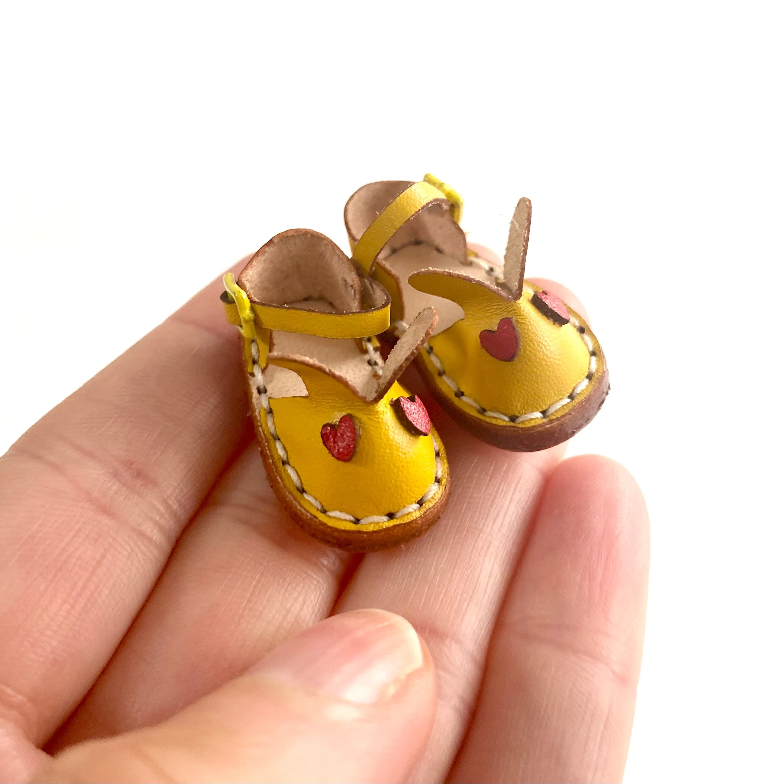 Tiny leather doll shoes yellow Loveheart Bunny Blythe doll